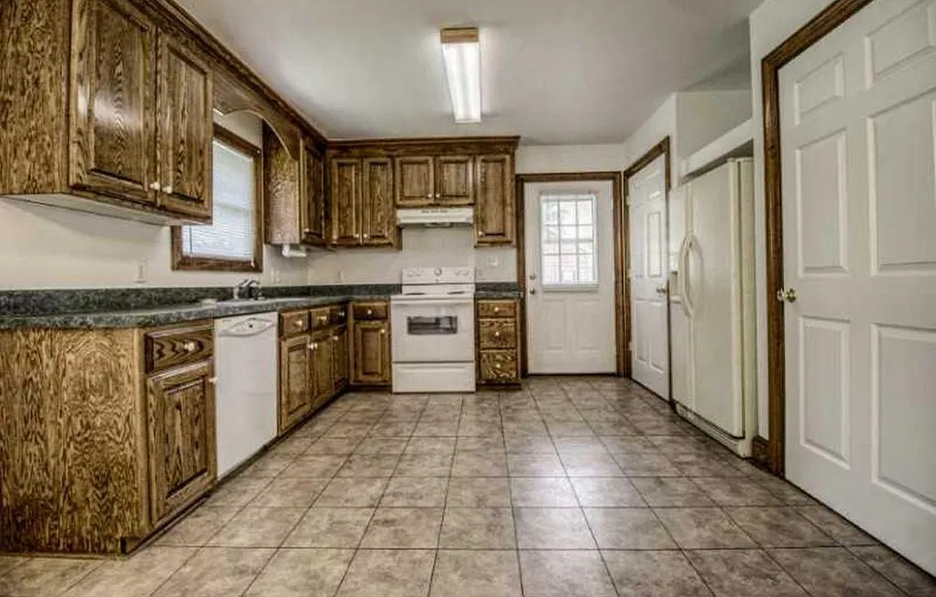 3 bed, 1421 sqft, $2,000 — Photo 3
