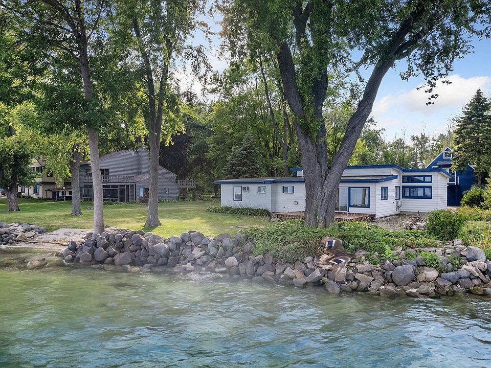 526 Plummers Harbor Rd, Neenah, WI 54956 Zillow
