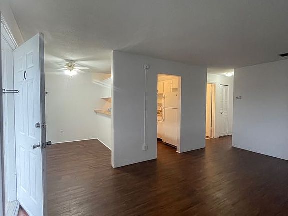 2nd image of 2417 N Oleander Ave #32