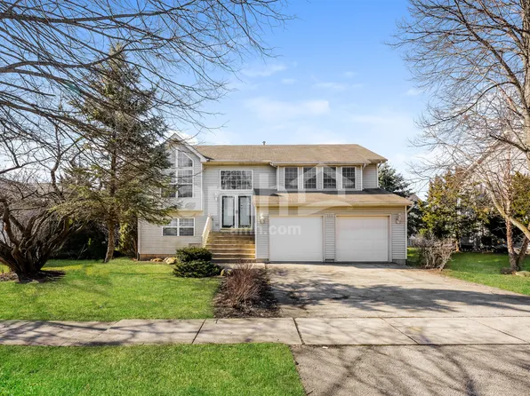 112 Shawnee Ln, Harvard, IL 60033