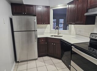 4151 Williamsburg Ct APT 301, Glenview, IL 60025