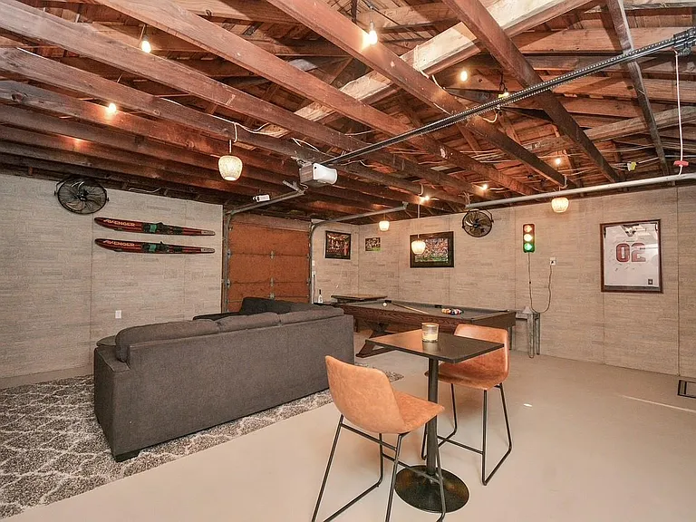 9811 Rocktree Dr — Photo 30