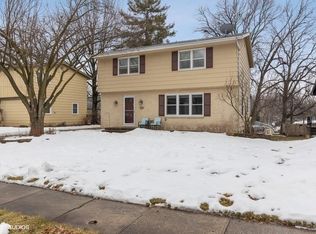 6420 Lincoln Ave, Windsor Heights, IA 50324