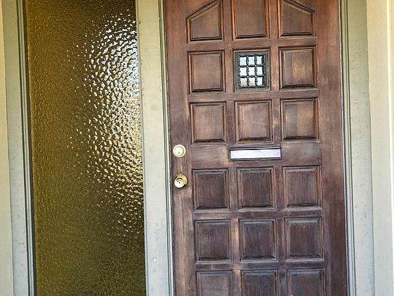 5th image of 2613 W Whitendale Ave