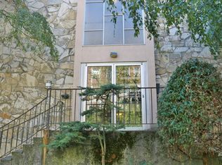 17 Valley St APT 204, Seattle, WA 98109