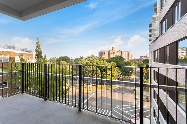 Rented by Safdie Realty Group | media 36