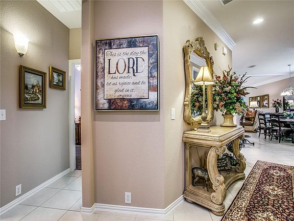 3rd image of 578 Rockledge Ct