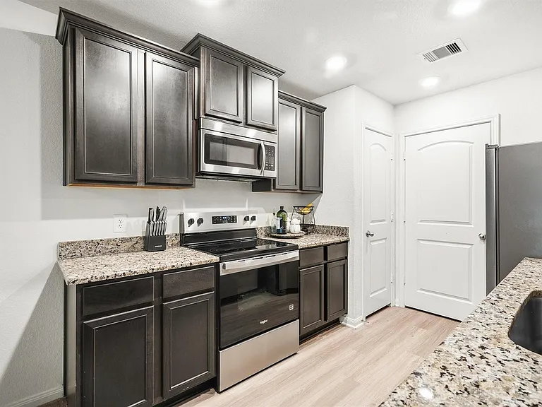 10619 Lost Maples Dr — Photo 11