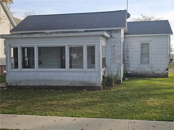 230 W Main St, Maroa, IL 61756