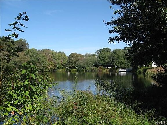 3rd image of 72 Rowayton Woods Dr