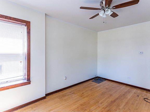 3rd image of 8418 S Escanaba Ave #1