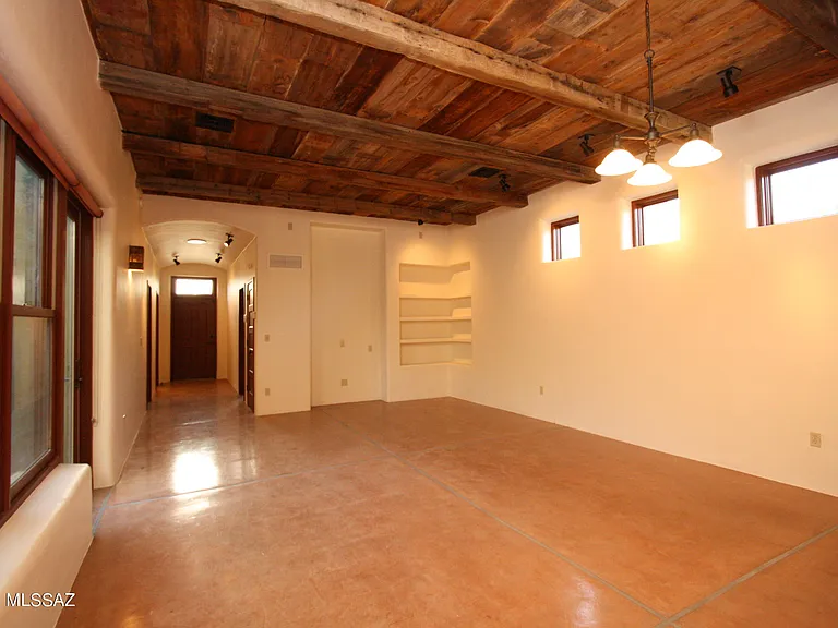 841 S Meyer Ave — Photo 10