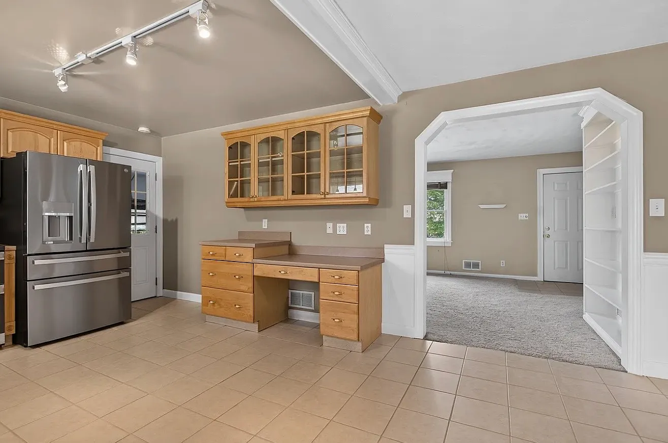 3 bed, 1.5 bath, 1389 sqft, $2,200 — Photo 2