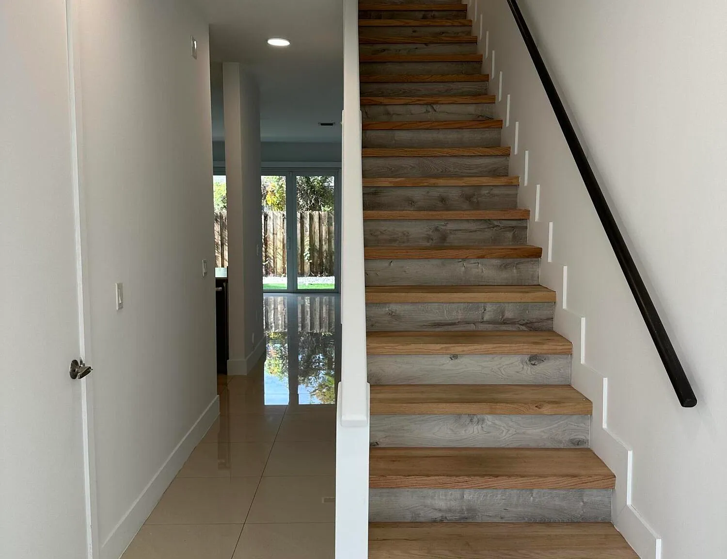 2 bed, 2.5 bath, 1363 sqft, $4,200 — Photo 2