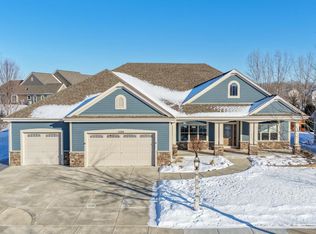 1524 Mohican TRAIL, Waukesha, WI 53189