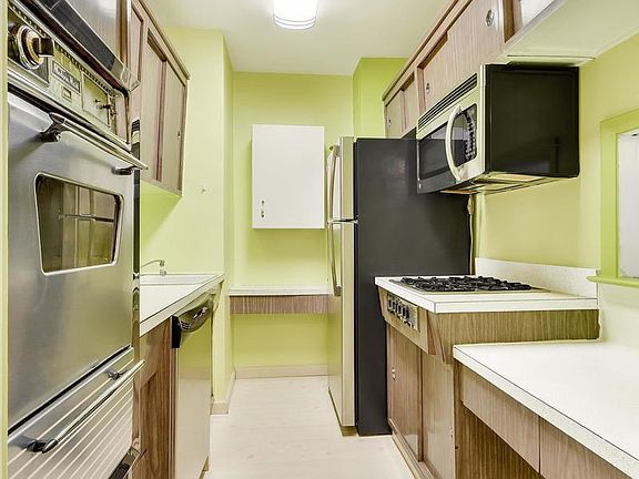 3rd image of 12510 Queens Blvd APT 704