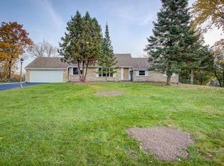 W305N5280 Gail Ln, Hartland, WI 53029