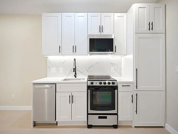 4th image of 1269 1st Ave APT 3D