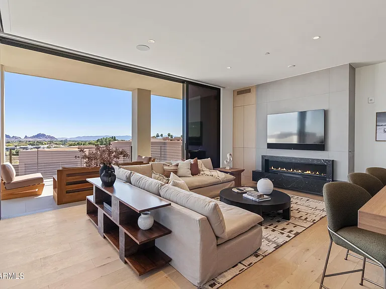 5000 N Camelback Ridge Dr #302 — Photo 1