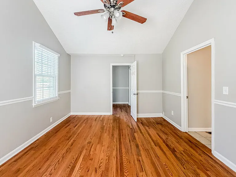 505 Roosevelt Ave — Photo 10