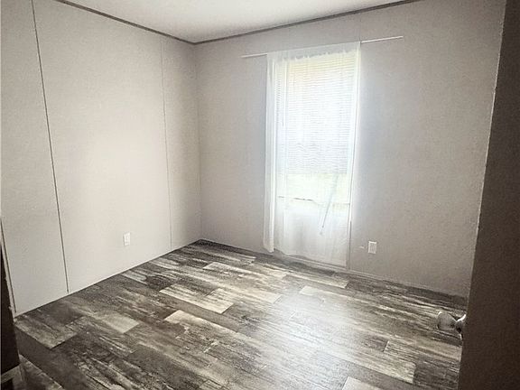 5th image of 1405 River Rd