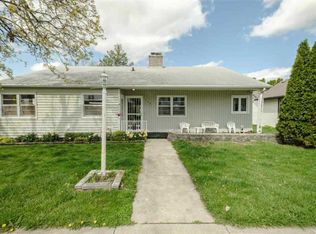 129 W Roosevelt Rd, Stillman Valley, IL 61084