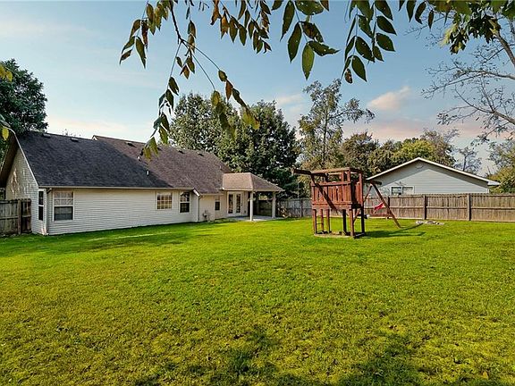 2nd image of 17 Dinton Cir
