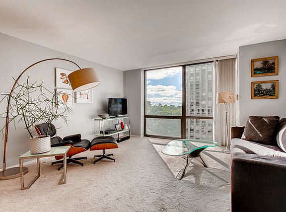 3rd image of 2650 N Lakeview Ave APT 704
