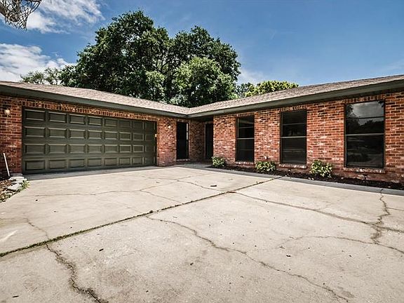 3rd image of 550 Lakeview Dr