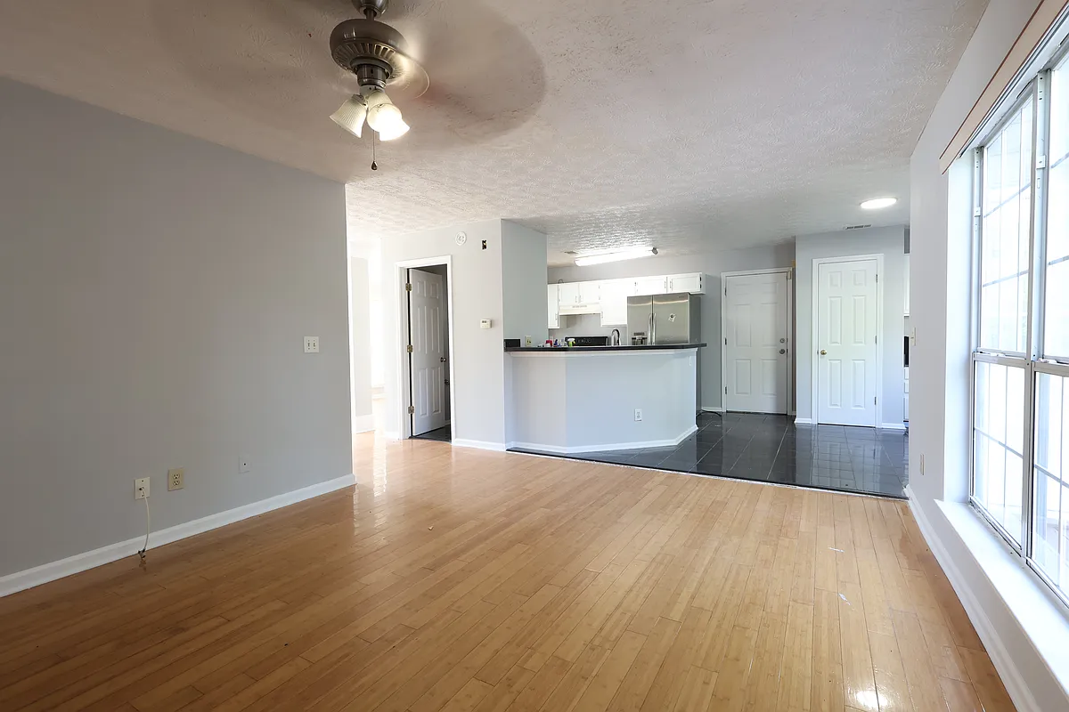 Building Photo - 525 Saint James Ct