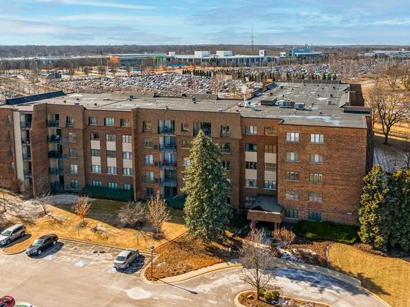 453 Raintree Dr Unit 4F, Glen Ellyn, IL 60137