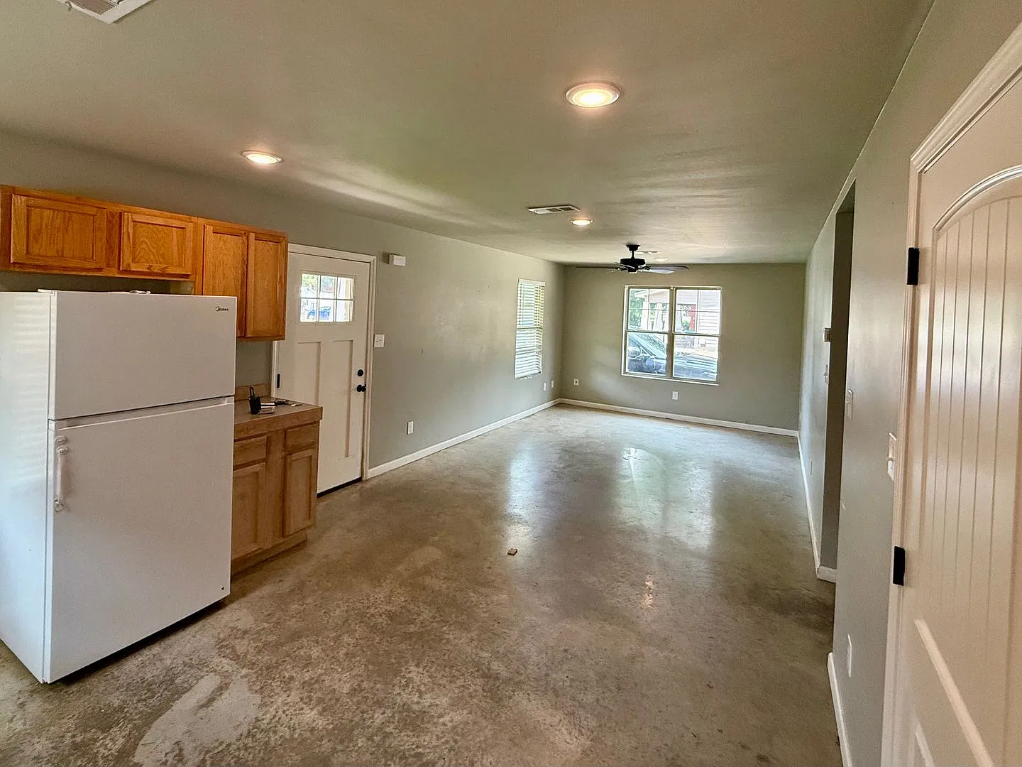716 W Huntington — Photo 3