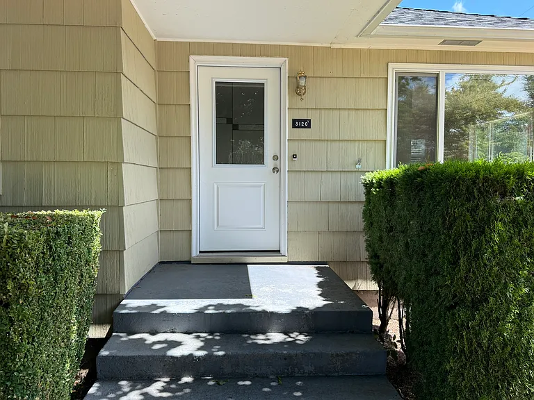 3120 Willamette Dr N — Photo 3