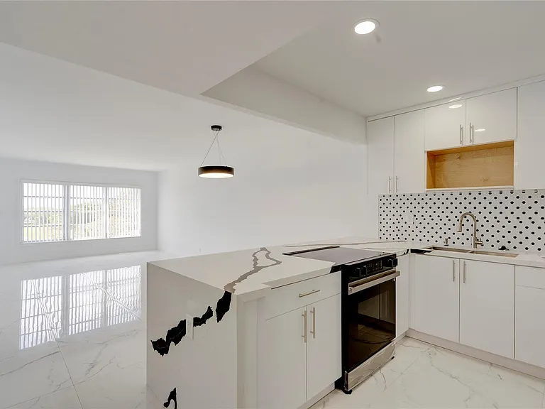 3050 N Palm Aire Dr #505 — Photo 17