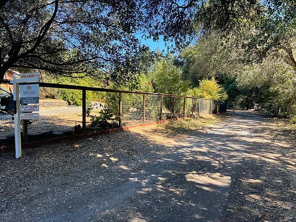 3rd image of 1702 Laguna Road