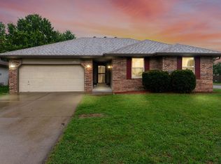 1106 N Hutchinson Ave, Springfield, MO 65803