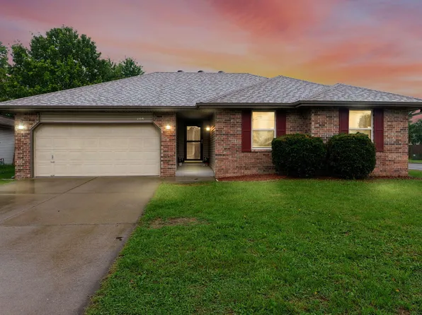 1106 N Hutchinson Avenue, Springfield, MO 65803