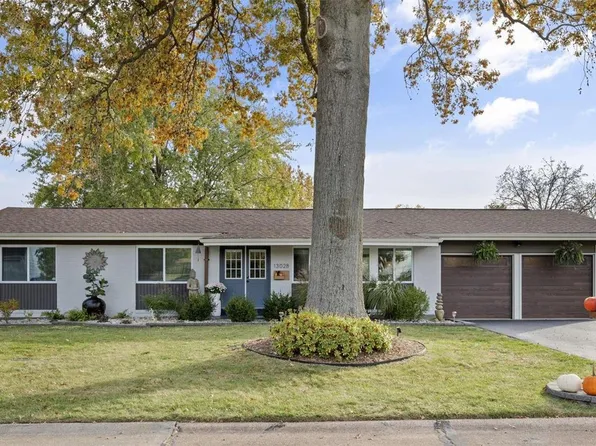 13028 Cannes Dr, Saint Louis, MO 63141