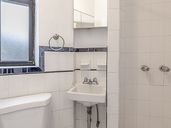 5th image of 259 Bleecker St APT 26