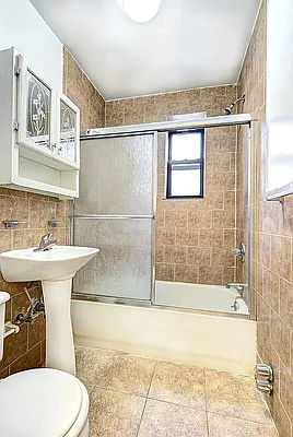Rented by Executive Towers  | media 4