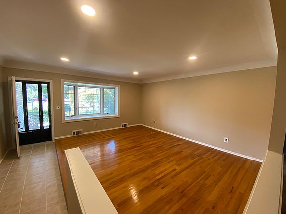 5th image of 30640 McGrath Dr