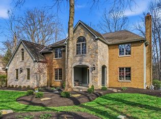 595 Woods Hollow Ln, Powell, OH