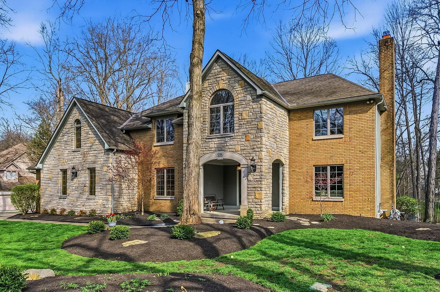 595 Woods Hollow Ln photo 1