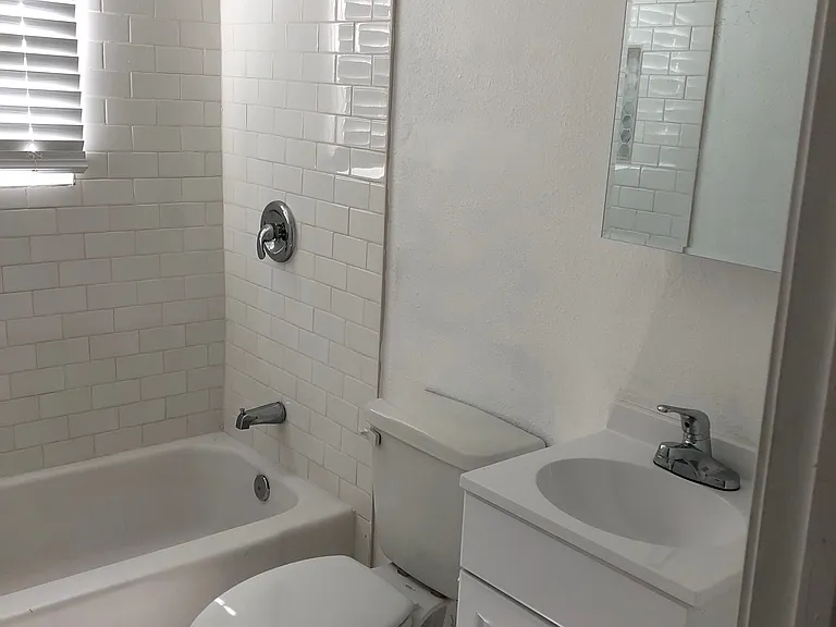 620 E Sears St — Photo 19