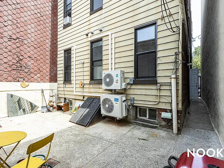 1869 Greene Ave #1A — Photo 37