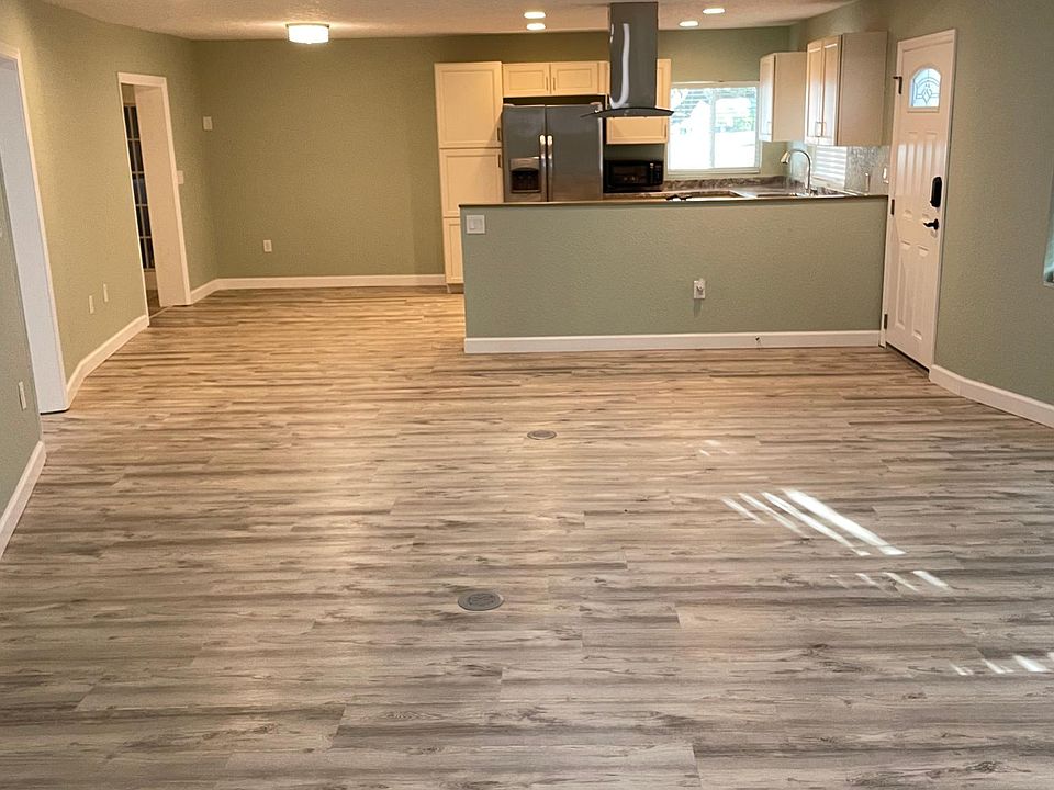 1st image of 1450 Golfview Dr