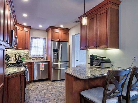3rd image of 18 Herman Ave