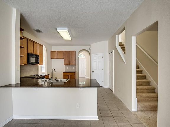 4th image of 30545 Annadale Dr