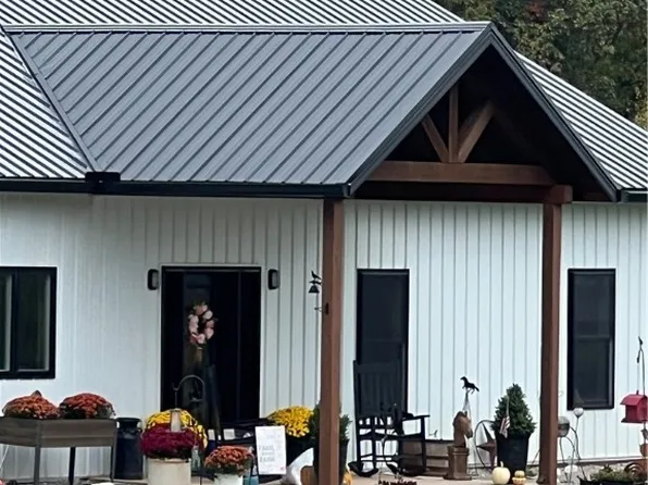 740 Dugan Rd, Belpre, OH 45714