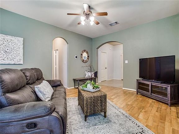 4th image of 809 Driftwood Dr